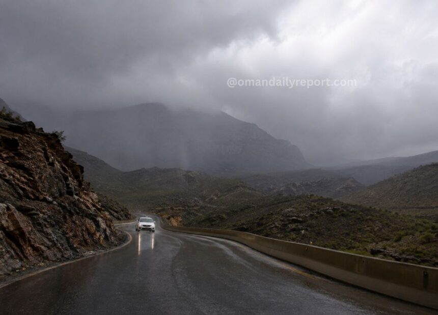Oman Weather Alert: Rain and Thunderstorms Expected in Al Hajar Mountains Oman Weather Alert: Rain and Thunderstorms Expected in Al Hajar Mountains